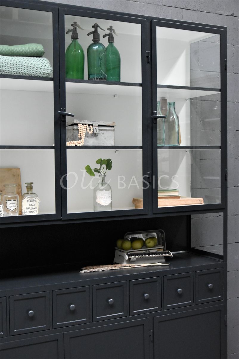 Detail van Apothekerskast Fio, 3 deuren, RAL7021, zwart, grijs, materiaal staal